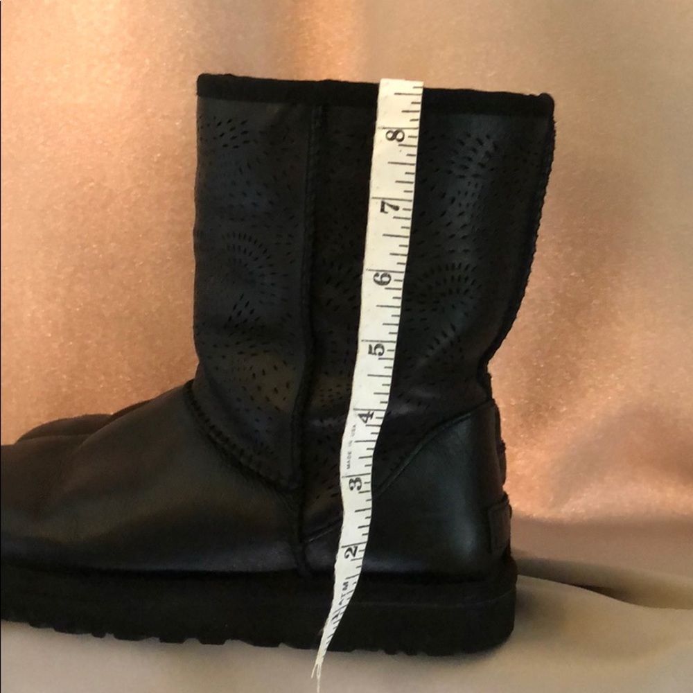 FLASH SALE NOW OR NEVER 🔥 UGG Black Leather Laser Cut Boots Shearling🔥 - Picture 7 of 8